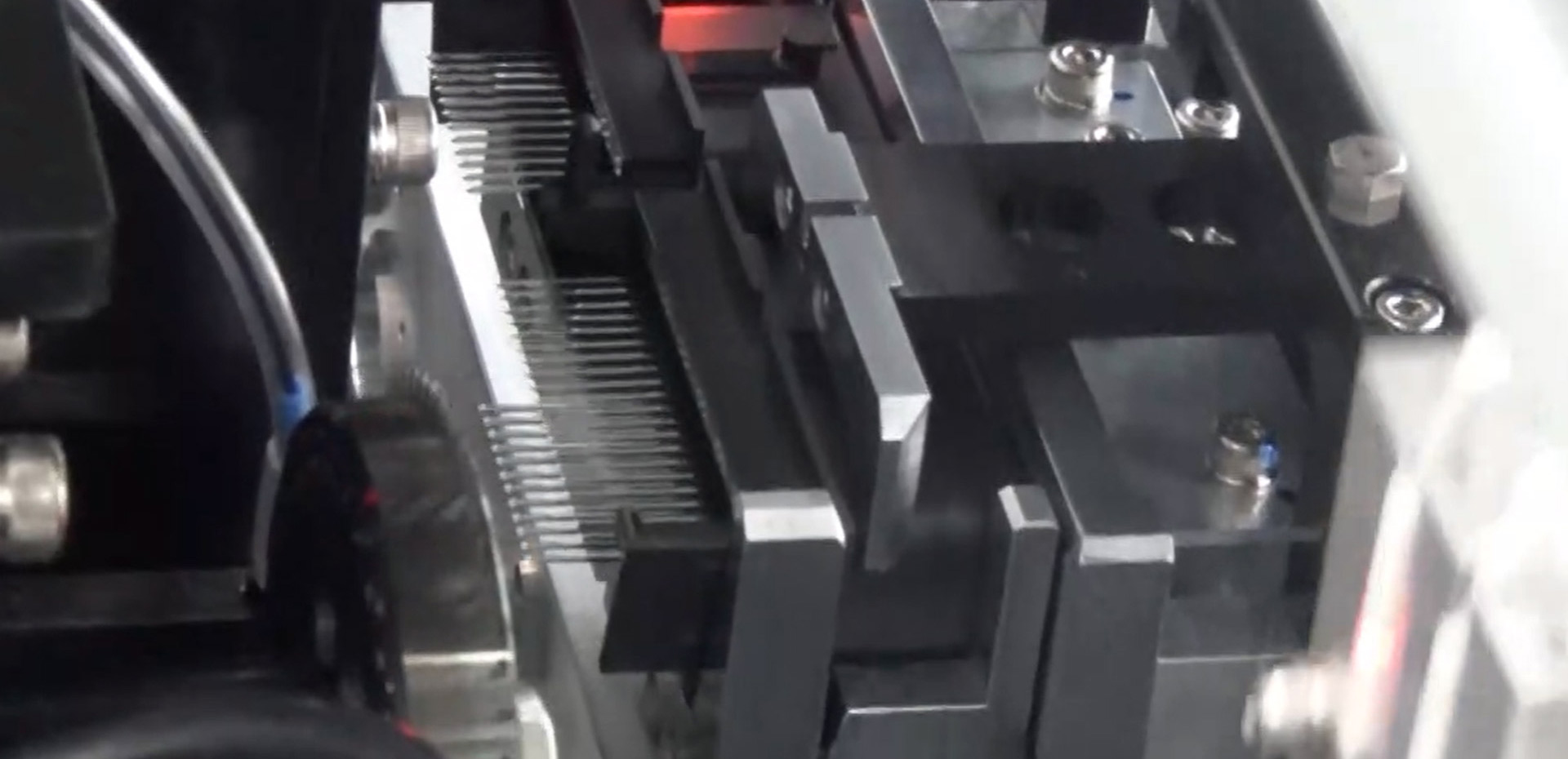 一家集研發、設計、生產，銷售汽車、電子通訊類、半導體行業